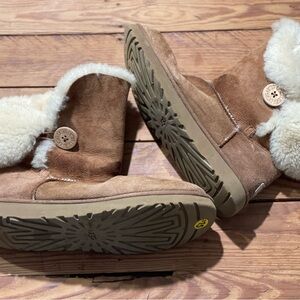U UGG BOOTS Brown Sheepskin S/N 5803 Fold Over Warm Winter Boots Size 10